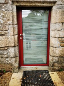 Porte d'entrée modèle Brindille s en Aluminium K-LINE RAL 3004 rouge foncé