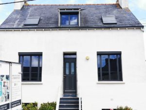 Rénovation complète d'une maison menuiseries Aluminium K LINE et volets roulants rénovation Atlantem RAL 2900 gris