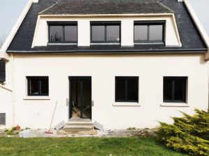 Rénovation complète d'une maison menuiseries Aluminium K LINE et volets roulants rénovation solaire Atlantem RAL 2900 gris
