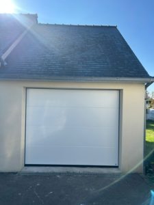 AFB porte de garage sectionnelle motorisée PLUGUFFAN