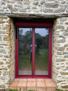 AFB porte fenêtre 2 vantaux K-LINE et volet roulant solaire PLOMEUR